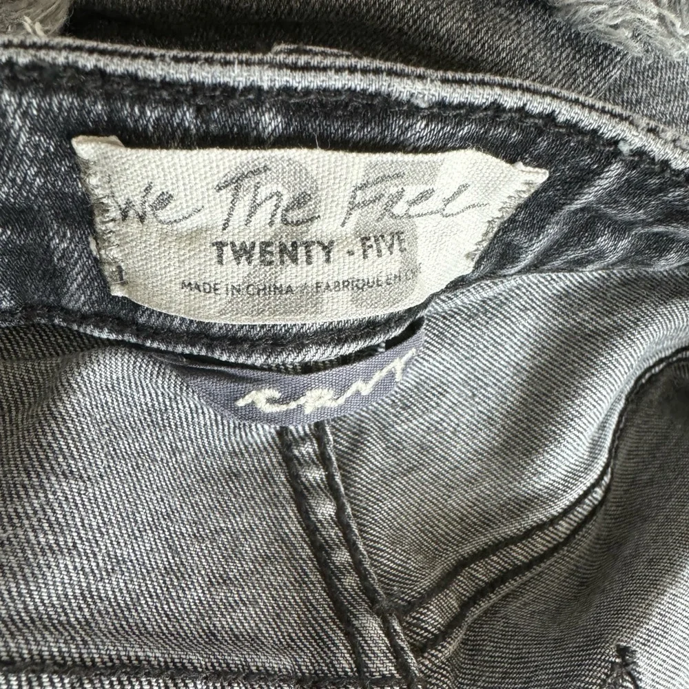 We The Free People Distressed  Denim Jeans‎ Frayed Hem Shorts Size 25